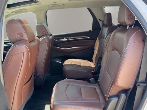 Used 2018 Buick Enclave Avenir w/ Avenir Technology Package AWD/4WD image 9
