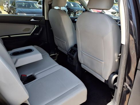 Used 2019 Volkswagen Tiguan SE FWD image 21