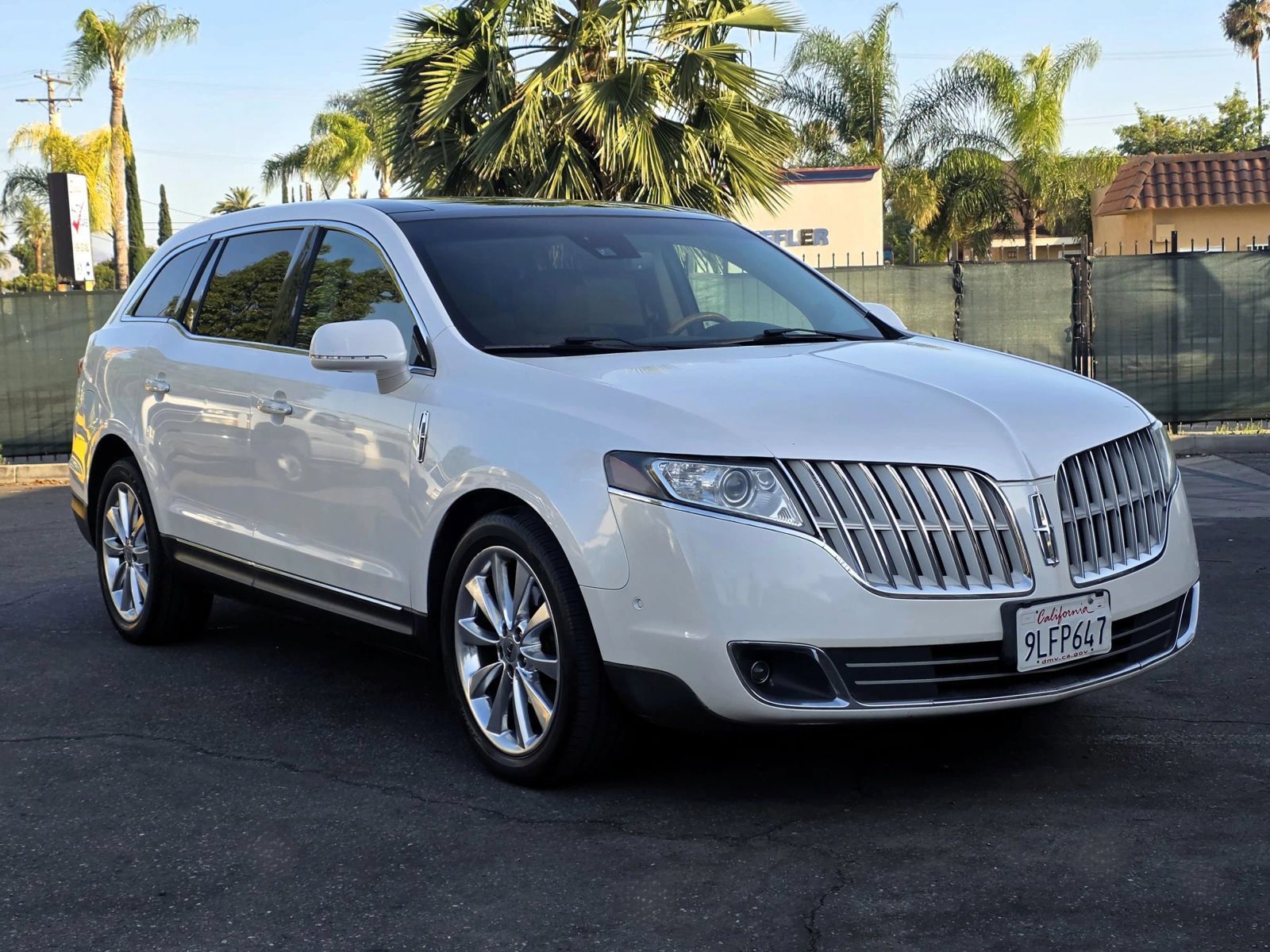 Used 2012 Lincoln MKT AWD image 2