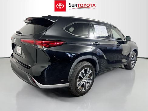 Used 2020 Toyota Highlander XLE FWD image 4