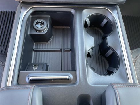 New 2025 Ford Expedition Active image 19