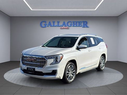 Used 2024 GMC Terrain Denali w/ Denali Premium Package image 10