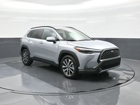 Used 2023 Toyota Corolla Cross XLE w/ Convenience Package image 22