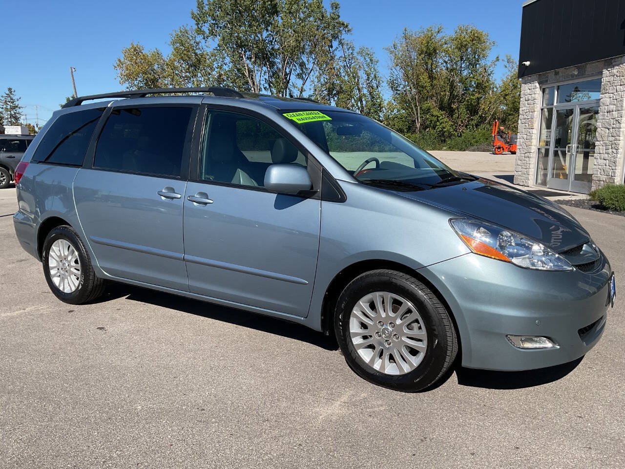 Used 2010 Toyota Sienna XLE w/ Towing Prep Pkg FWD image 10