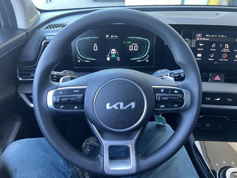 New 2025 Kia Sportage LX AWD/4WD image 24