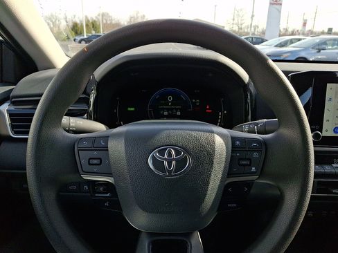Used 2025 Toyota Camry LE image 18
