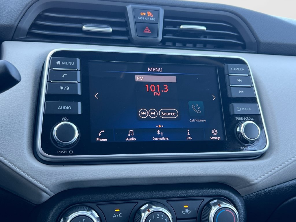 Used 2022 Nissan Versa SV FWD image 19