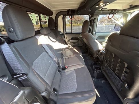 Used 2023 Jeep Gladiator Mojave w/ Cold Weather Group image 9