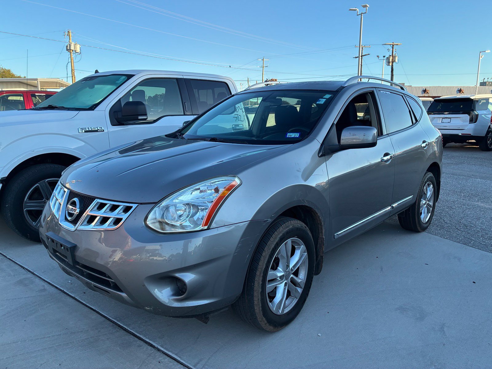 Used 2013 Nissan Rogue SV AWD/4WD image 1