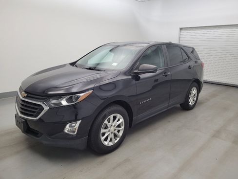Used 2020 Chevrolet Equinox LS w/ LS Convenience Package FWD image 2
