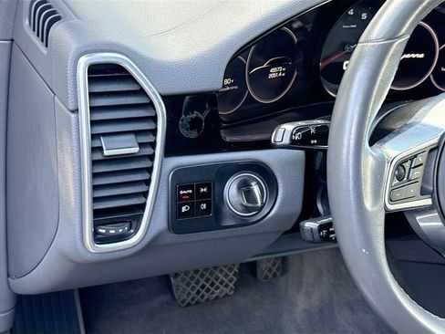 Used 2019 Porsche Cayenne AWD/4WD image 11