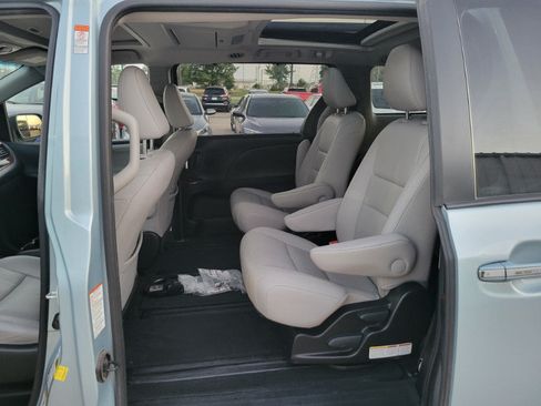 Used 2016 Toyota Sienna Limited Premium AWD/4WD image 17