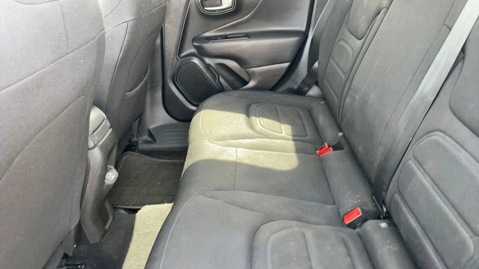 Used 2022 Jeep Renegade Latitude AWD/4WD image 27