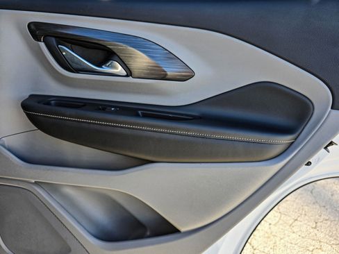 Certified 2024 GMC Terrain SLT image 34