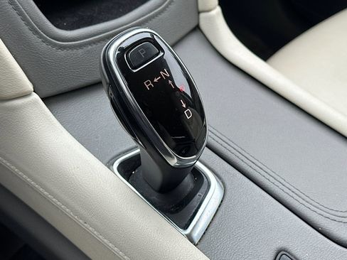 Used 2018 Cadillac XT5 Luxury w/ Driver Awareness Package image 19