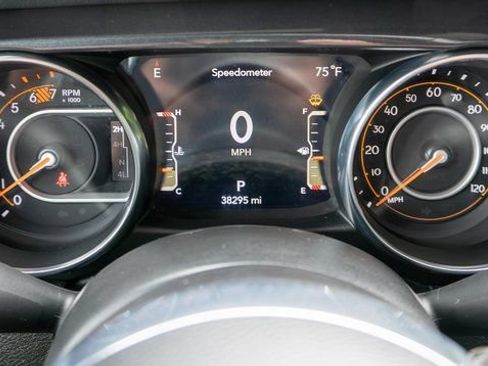 Used 2023 Jeep Wrangler Unlimited Sahara AWD/4WD image 18