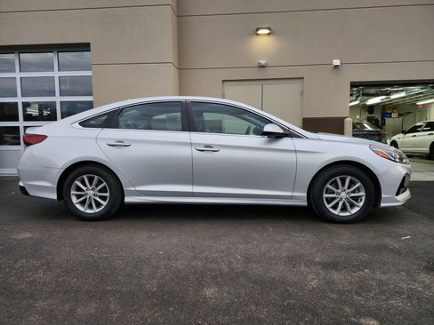 Used 2018 Hyundai Sonata SE image 2