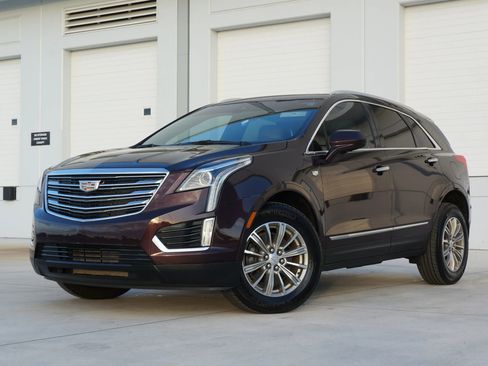 Used 2018 Cadillac XT5 Luxury w/ Driver Awareness Package image 5