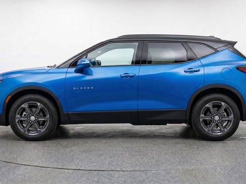 Used 2025 Chevrolet Blazer LT FWD image 5