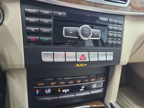 Used 2014 Mercedes-Benz E 350 4MATIC Sedan image 34