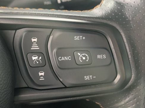 Used 2024 Jeep Gladiator Mojave AWD/4WD image 16