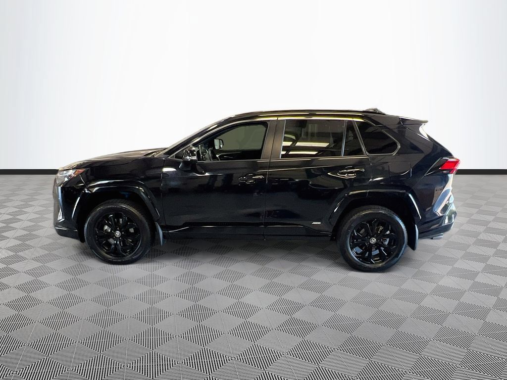 Used 2022 Toyota RAV4 SE w/ Convenience Package AWD/4WD image 4