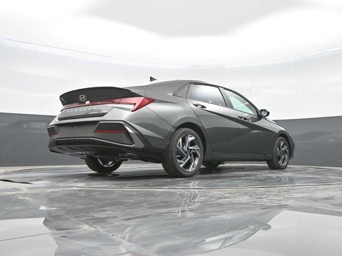New 2025 Hyundai Elantra SEL image 36
