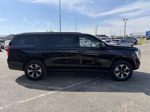 Used 2025 GMC Yukon XL AT4 w/ AT4 Premium Plus Package AWD/4WD image 6
