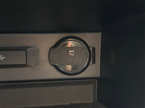 Used 2022 Volkswagen Tiguan SE image 31