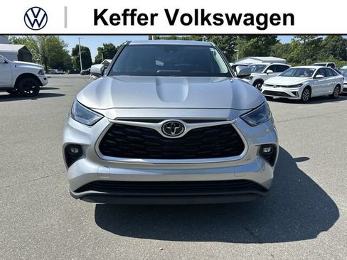 Used 2022 Toyota Highlander LE FWD image 8