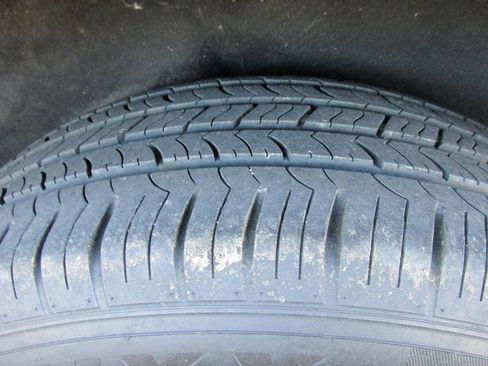 Used 2017 Chrysler Pacifica Touring w/ Tire & Wheel Group FWD image 8
