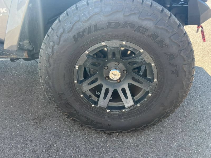 Used 2018 Jeep Wrangler Unlimited Sahara w/ Dual Top Group AWD/4WD image 5