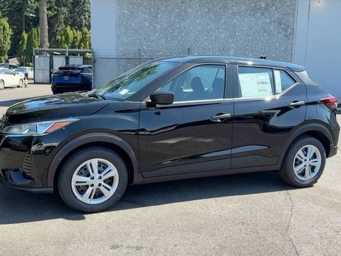 New 2025 Nissan Kicks Play S image 2