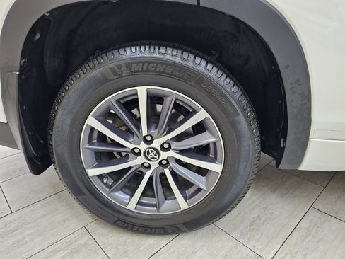 Used 2018 Toyota Highlander XLE image 44