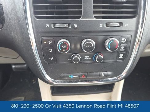 Used 2018 Dodge Grand Caravan SXT FWD image 17