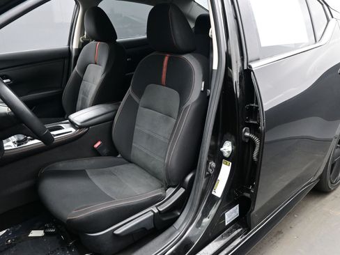 Used 2022 Nissan Sentra SR w/ Midnight Edition image 11