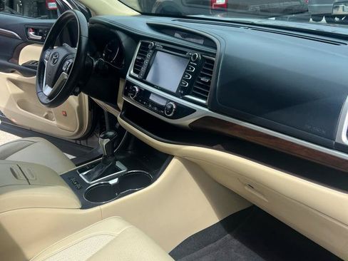 Used 2015 Toyota Highlander Limited FWD image 18