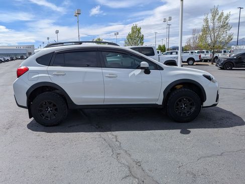 Used 2017 Subaru Crosstrek 2.0i Premium w/ Moonroof Package AWD/4WD image 2