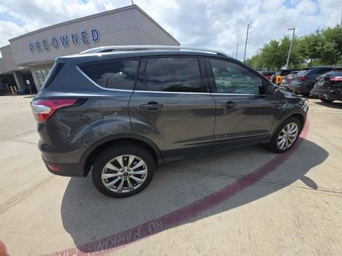 Used 2017 Ford Escape Titanium image 2