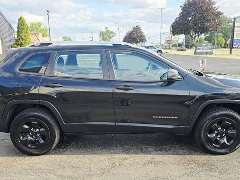Used 2015 Jeep Cherokee Sport w/ Cold Weather Group AWD/4WD image 7