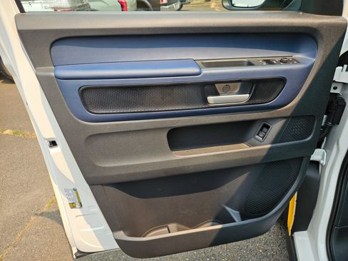 New 2025 Volkswagen ID. Buzz Pro S RWD image 9