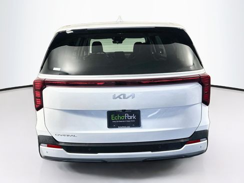 Used 2025 Kia Carnival FWD image 7