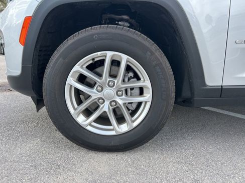 Used 2024 Jeep Grand Cherokee Laredo X image 55