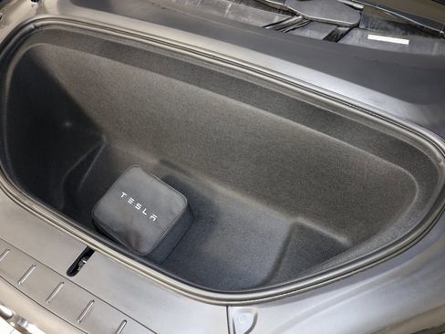 Used 2022 Tesla Model X image 18