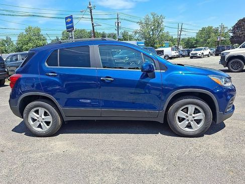 Used 2020 Chevrolet Trax LT w/ LT Convenience Package AWD/4WD image 8