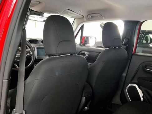 Used 2018 Jeep Renegade Latitude w/ Cold Weather Group AWD/4WD image 10