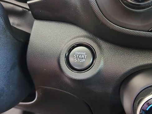 Used 2025 Hyundai Venue SEL FWD image 17
