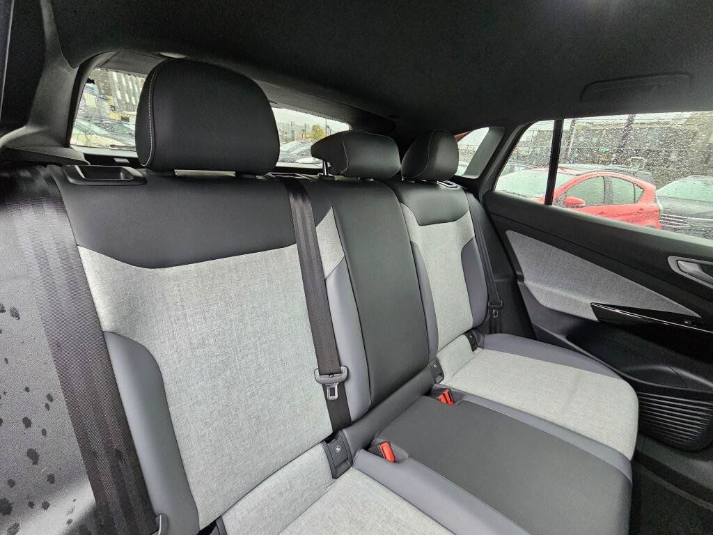Used 2023 Volkswagen ID.4 Pro RWD image 15