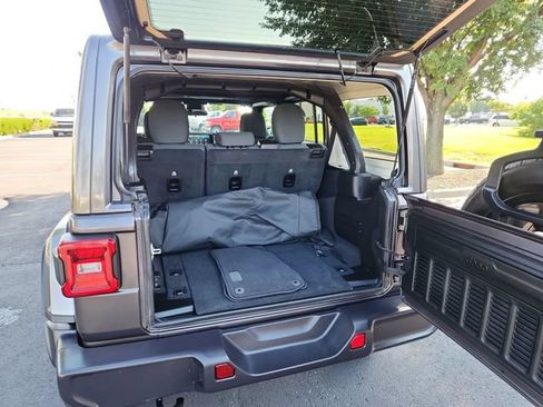 Used 2025 Jeep Wrangler Unlimited Sahara AWD/4WD image 32