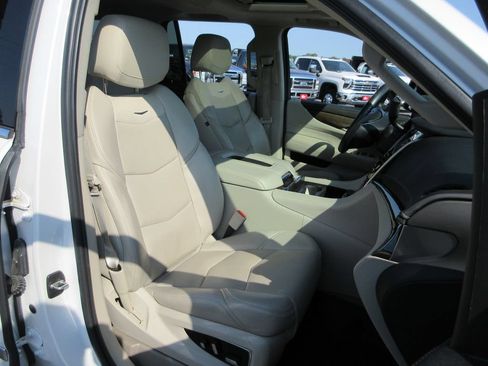 Used 2020 Cadillac Escalade Premium Luxury AWD/4WD image 26